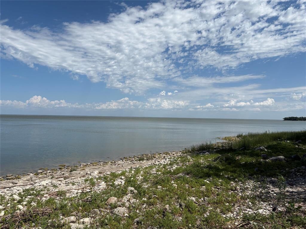Property Photo:  33 Bayduza Drive  MB R7N 3B3 