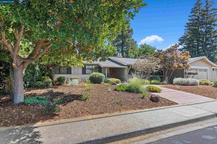 Property Photo: 372 El Divisadero Ave CA 94598