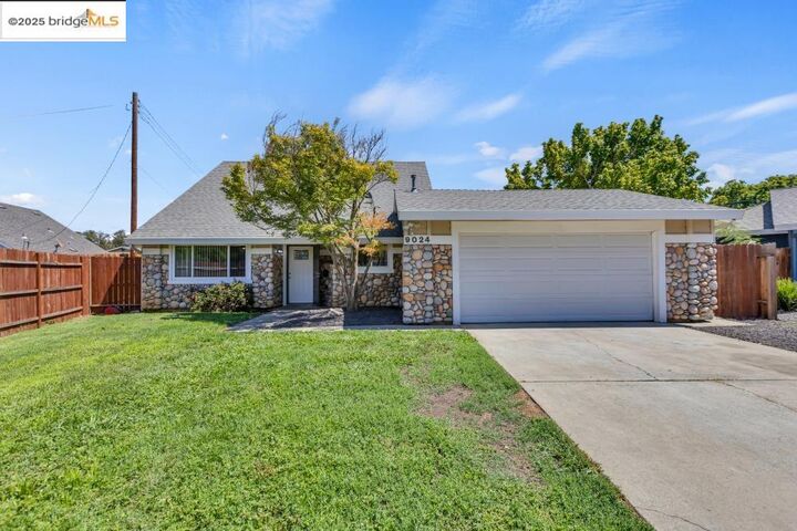 Property Photo: 9024 Drury Ct CA 95826