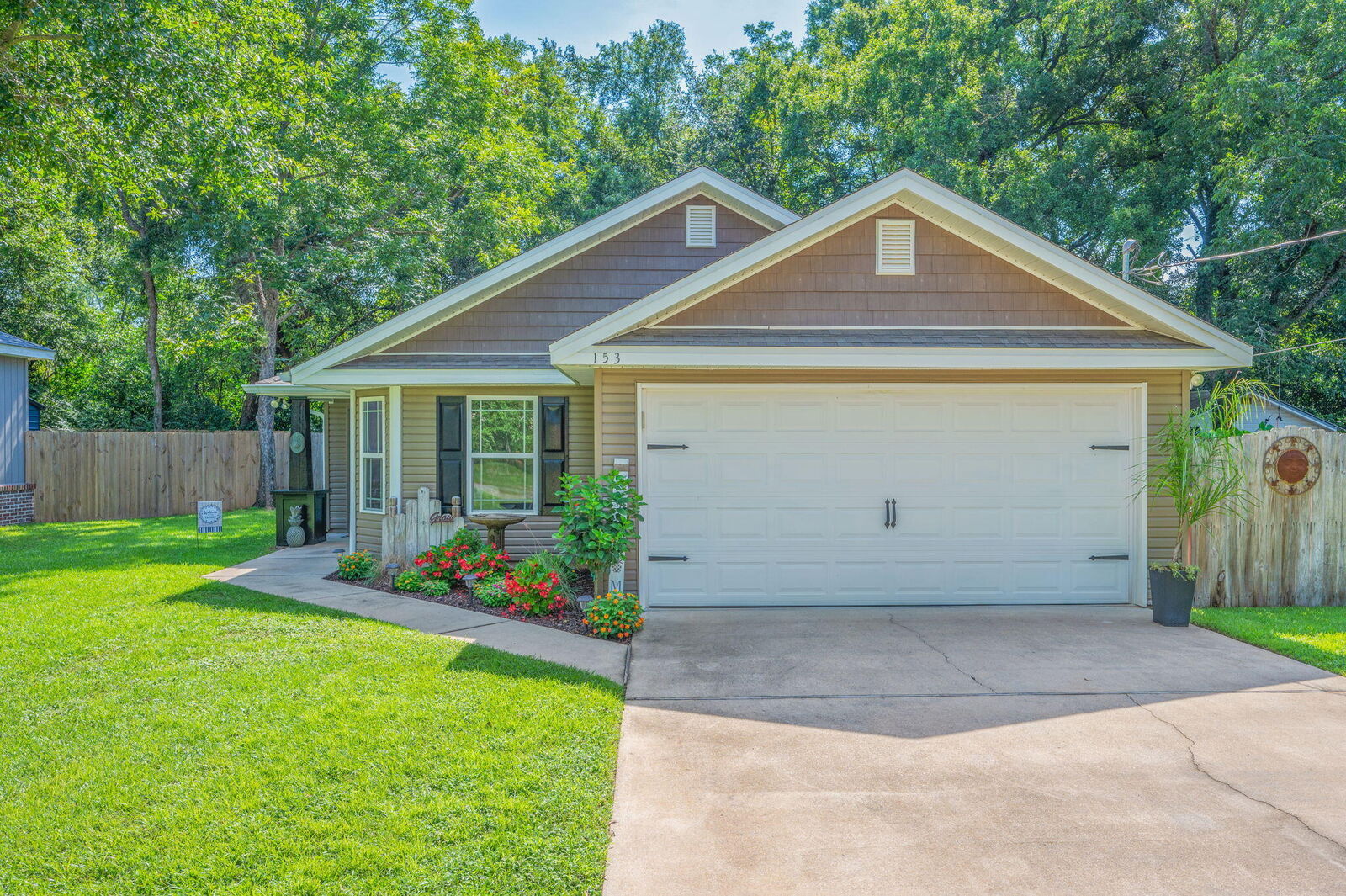 Property Photo: 153 Shady Lane FL 32536