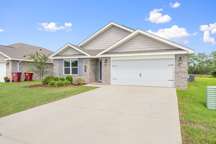 Property Photo: 959 Merganser Way FL 32539