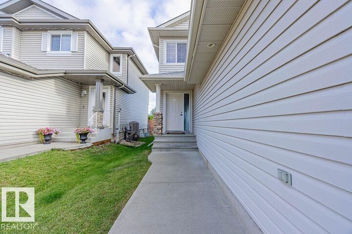 Property Photo:  30 Cascade Crescent  AB T8H 2S7 