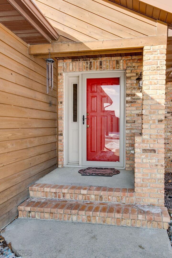 Property Photo: 910 Sommerset Drive ND 58078