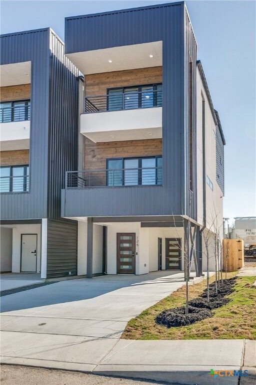 126 E Lachapelle  San Antonio TX 78204 photo