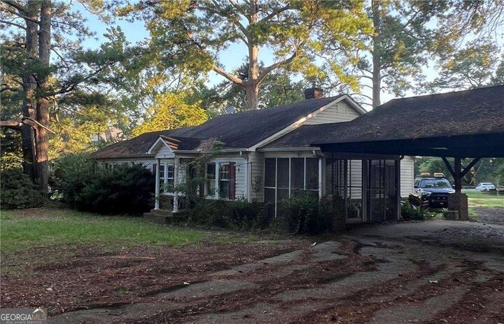 83 Woodstock Road  Roswell GA 30075 photo