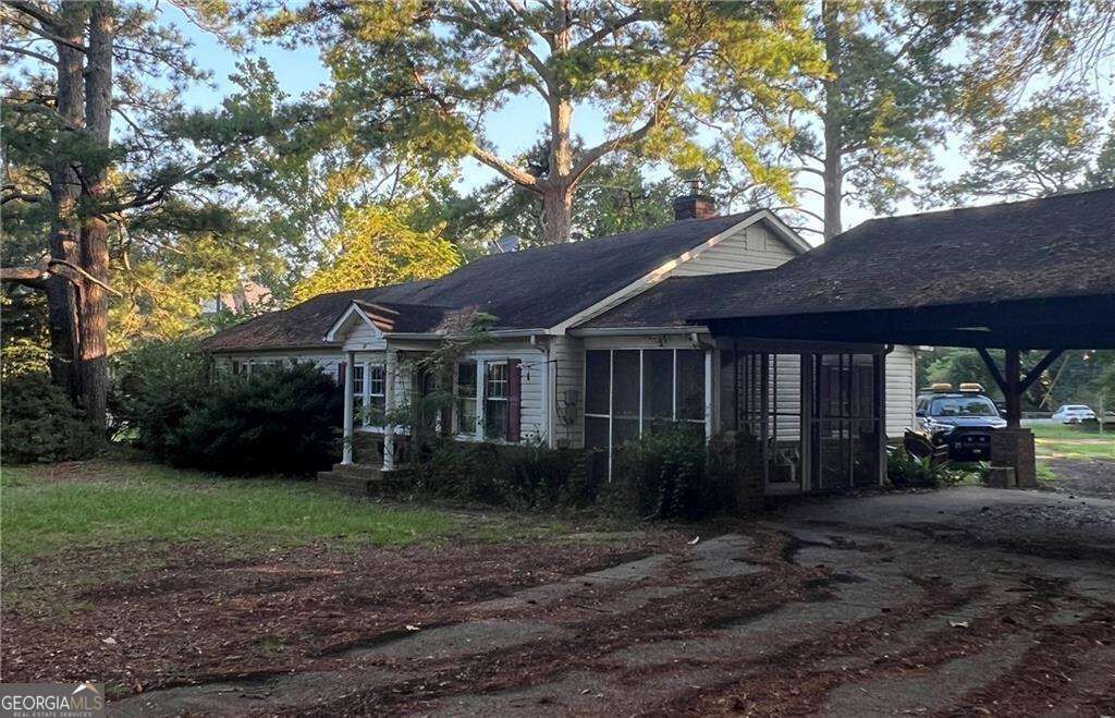 Property Photo: 83 Woodstock Road GA 30075