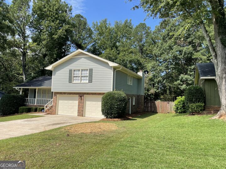 Property Photo: 1679 Oak Forest Drive SE GA 30013
