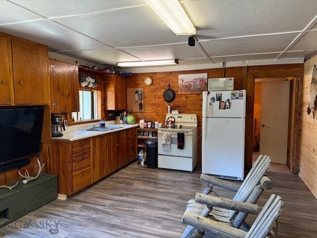 Property Photo:  114 Apple Road  MT 59053 