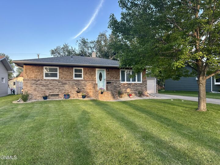 1734 5th Avenue NE  Jamestown ND 58401 photo