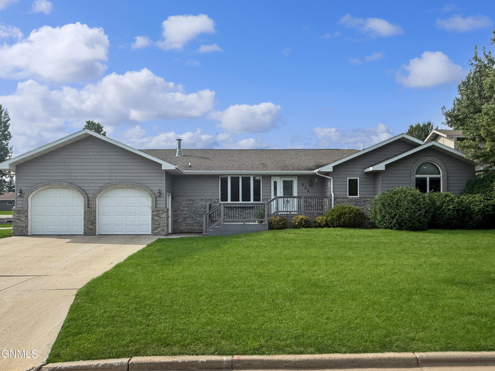 Property Photo: 920 15th Ave SE Avenue SE ND 58701