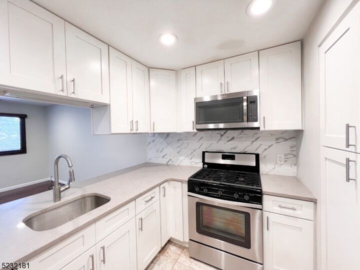 Property Photo: 4 Brandywine Ct Unit 7 NJ 07462