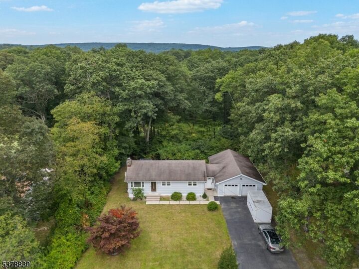 Property Photo: 7 Pawnee Trl NJ 07438