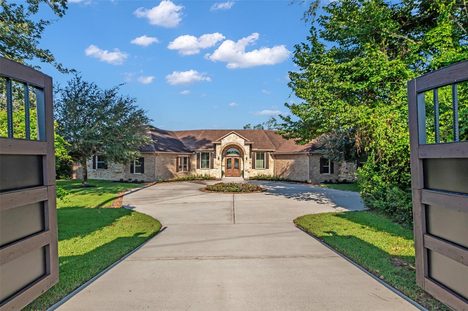 Property Photo:  1041 Superior Road  TX 77354 