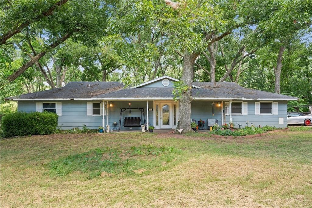 Property Photo:  111 Timberlane Drive  KS 67337 