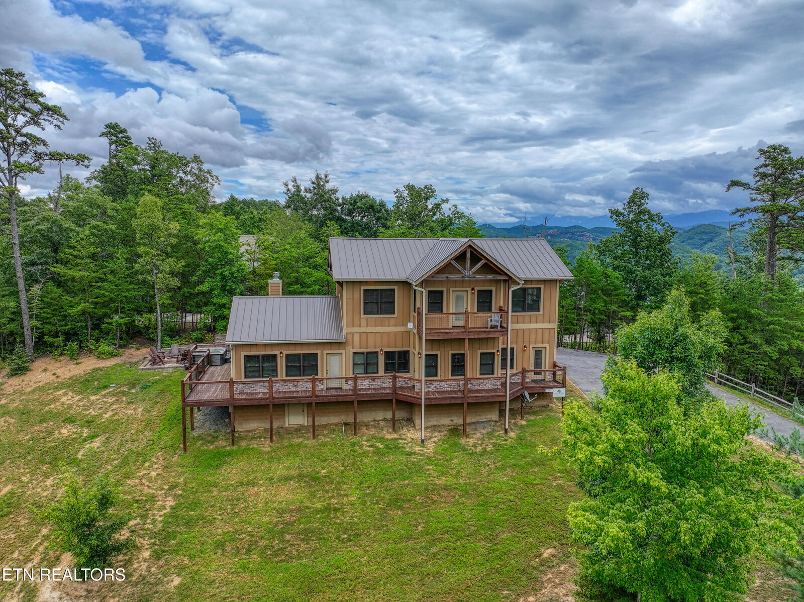 Property Photo: 2003 Crown Point Lane TN 37862
