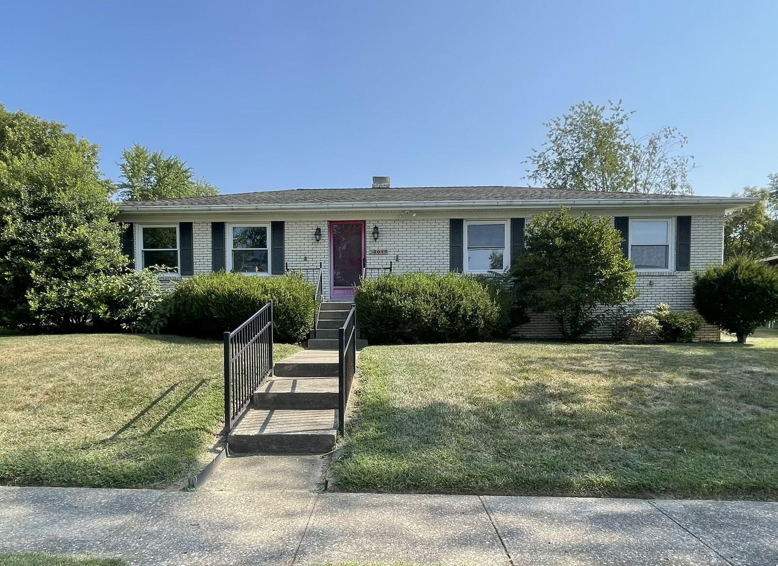 Property Photo: 301 Angela Court KY 40515