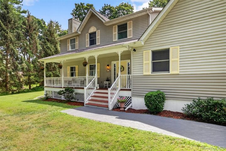 Property Photo:  6 Summer Winds Court  NY 12520 