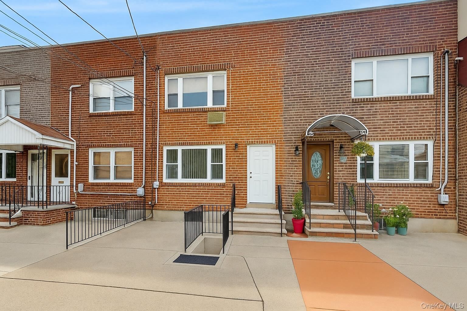 Property Photo:  1570 Colden Avenue  NY 10462 