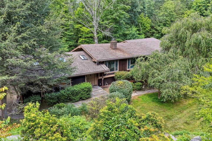 Property Photo:  4 Cedar Hill Road  NY 10506 