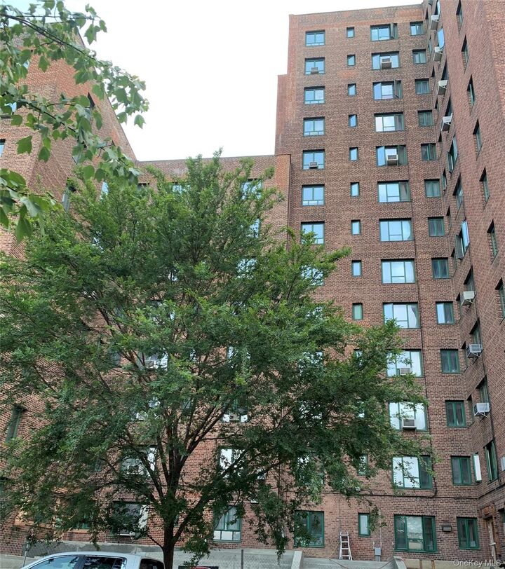 Property Photo: 1594 Unionport Road 7D NY 10462