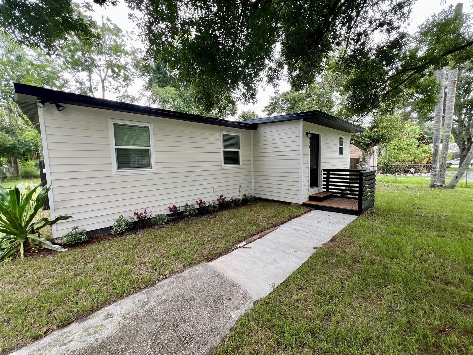 Property Photo: 618 Foster Avenue FL 34787