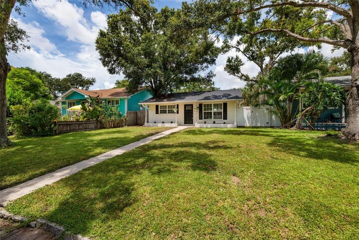 Property Photo: 3945 3rd Avenue N FL 33713