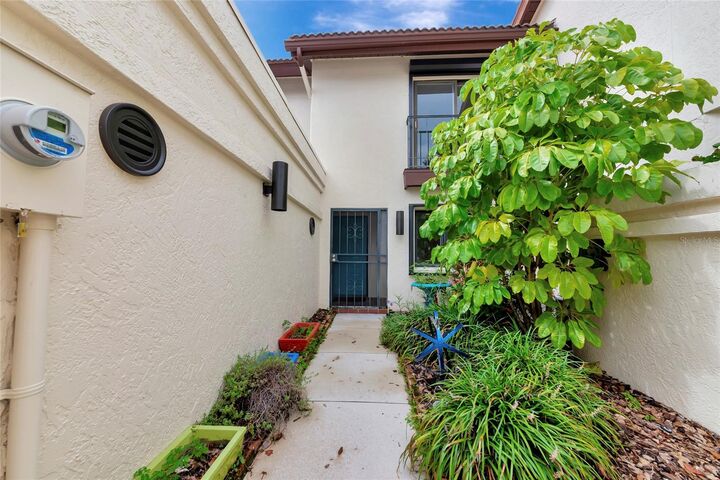 Property Photo: 4518 S Ascot Circle FL 34235