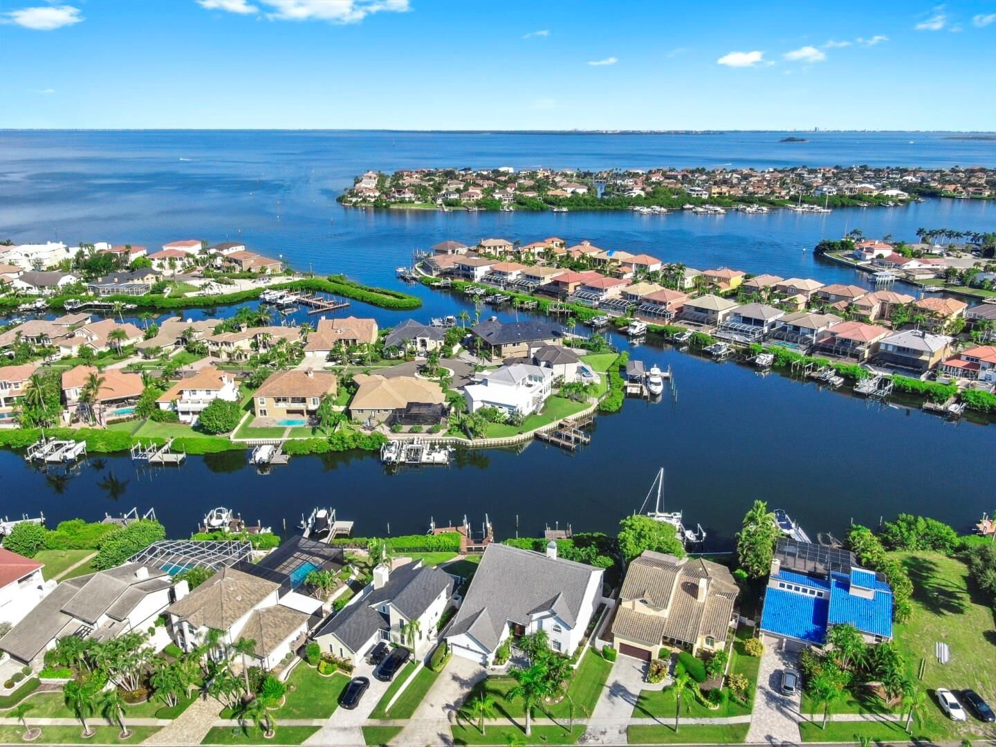 Property Photo: 929 Symphony Isles Boulevard FL 33572
