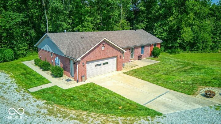 Property Photo: 6888 E County Road 800 N IN 46105