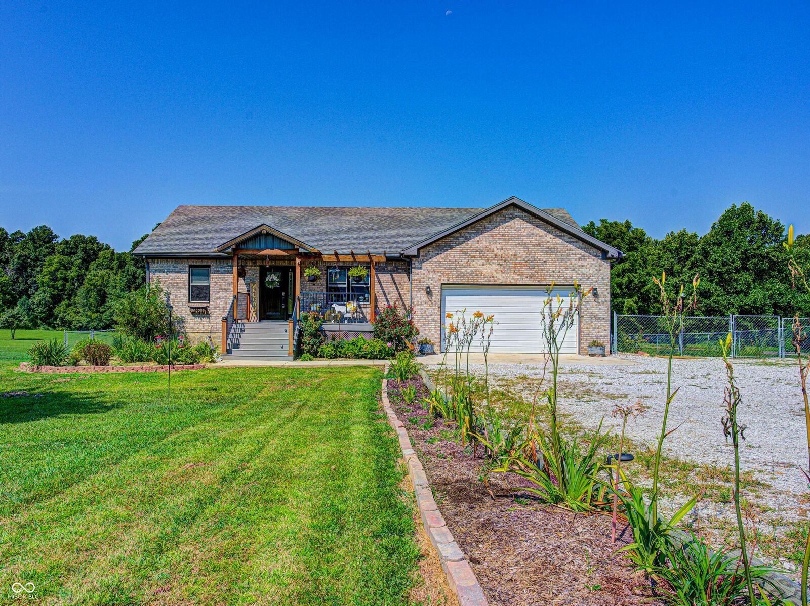 Property Photo: 661 W County Road 1000 S IN 46120