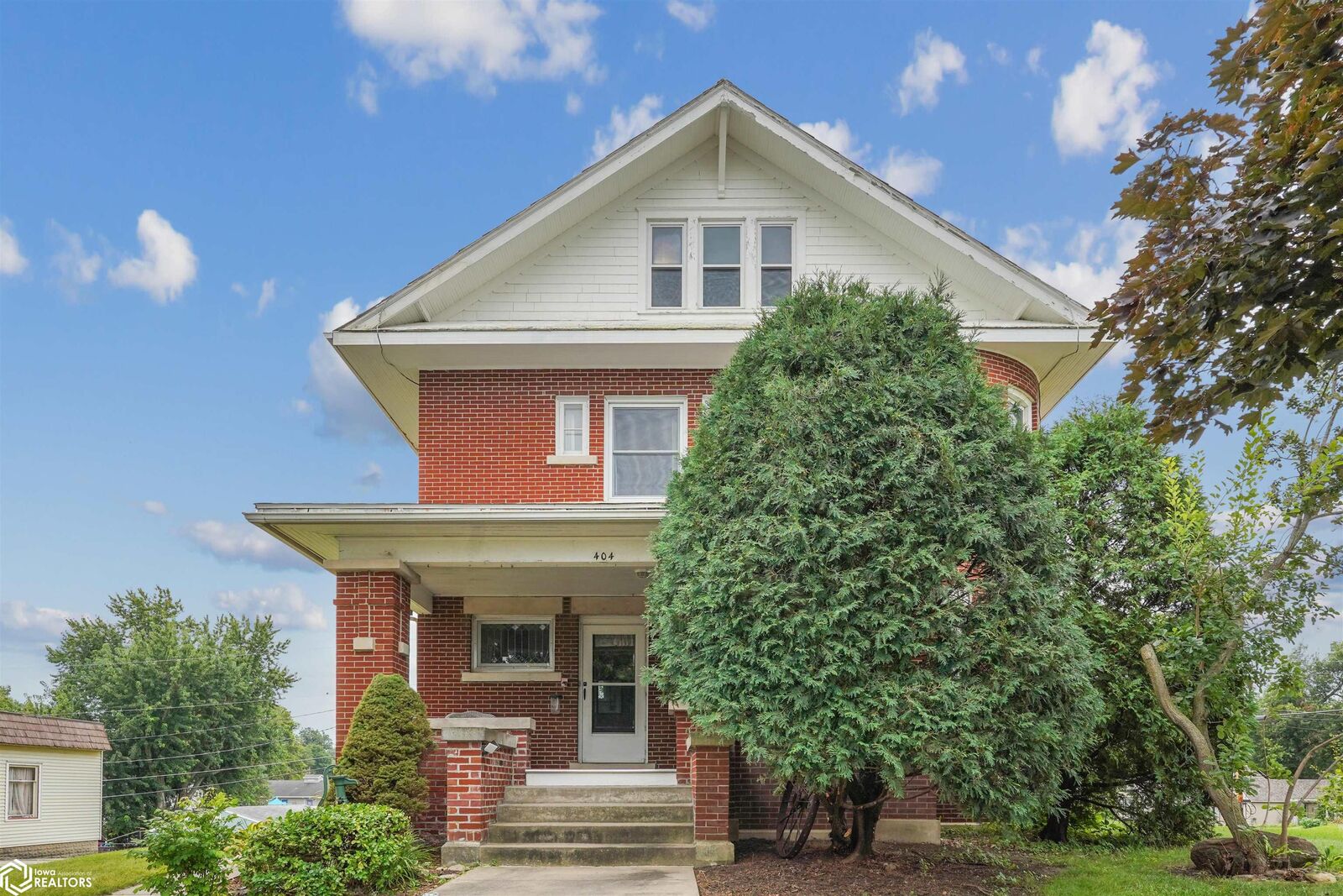 Property Photo: 404 Johnston Street IA 50635