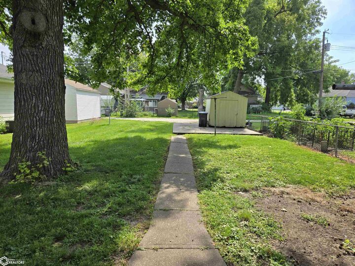 Property Photo: 1704 Olive Street IA 52601