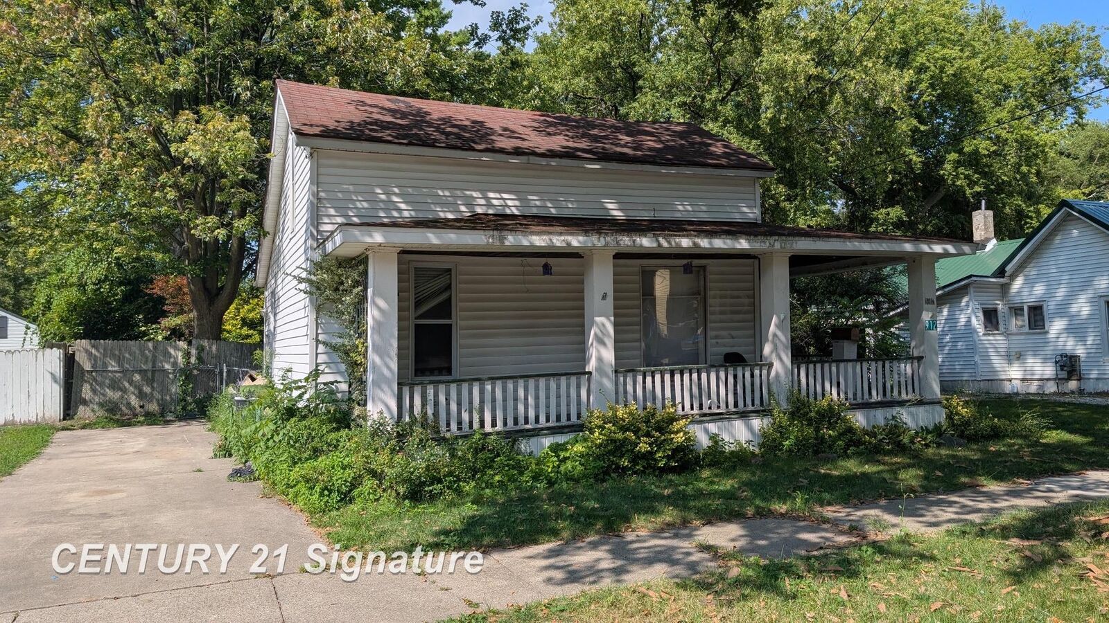 Property Photo:  912 Pleasant Street  MI 48602 