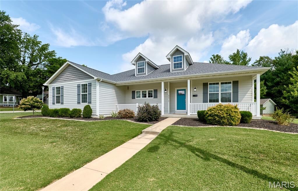 Property Photo:  327 E 4th Street  IL 62298 