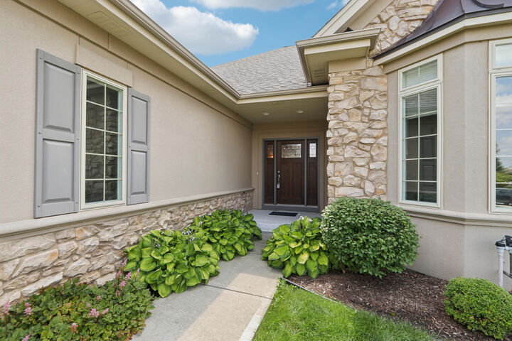 Property Photo:  N35w23641 Auburn Ct  WI 53072 