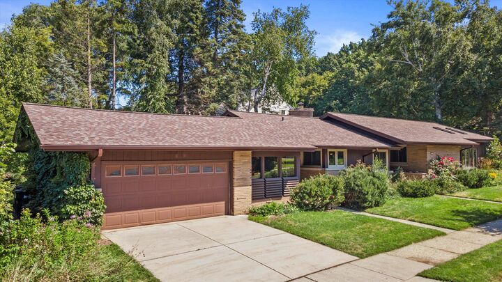 504 Brookdale Ct  South Milwaukee WI 53172 photo