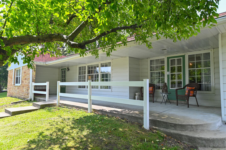 Property Photo: 885 Madera Cir WI 53122
