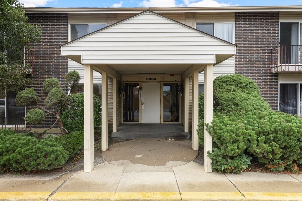 Property Photo: 8884 Steven Drive 2B IL 60016
