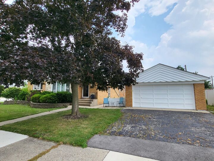 Property Photo: 1948 Boeger Avenue IL 60154