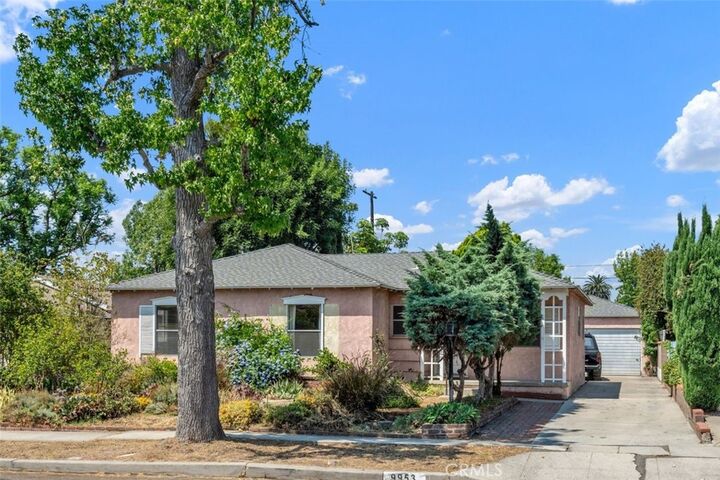 Property Photo:  9953 Norwich Avenue  CA 91345 