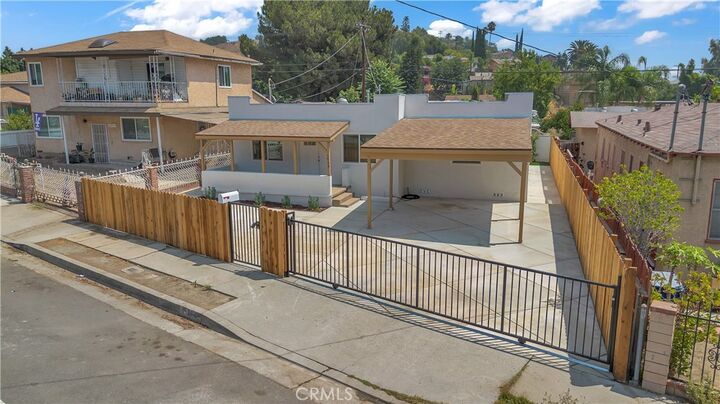 Property Photo: 3948 Van Horne Avenue CA 90032