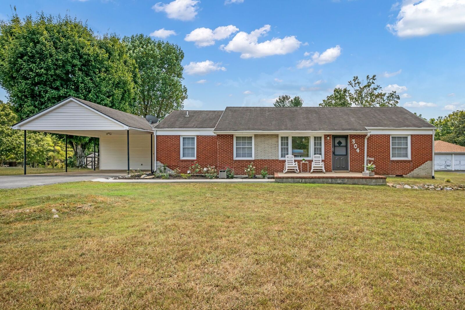 Property Photo:  304 E Overhill Dr  TN 37055 