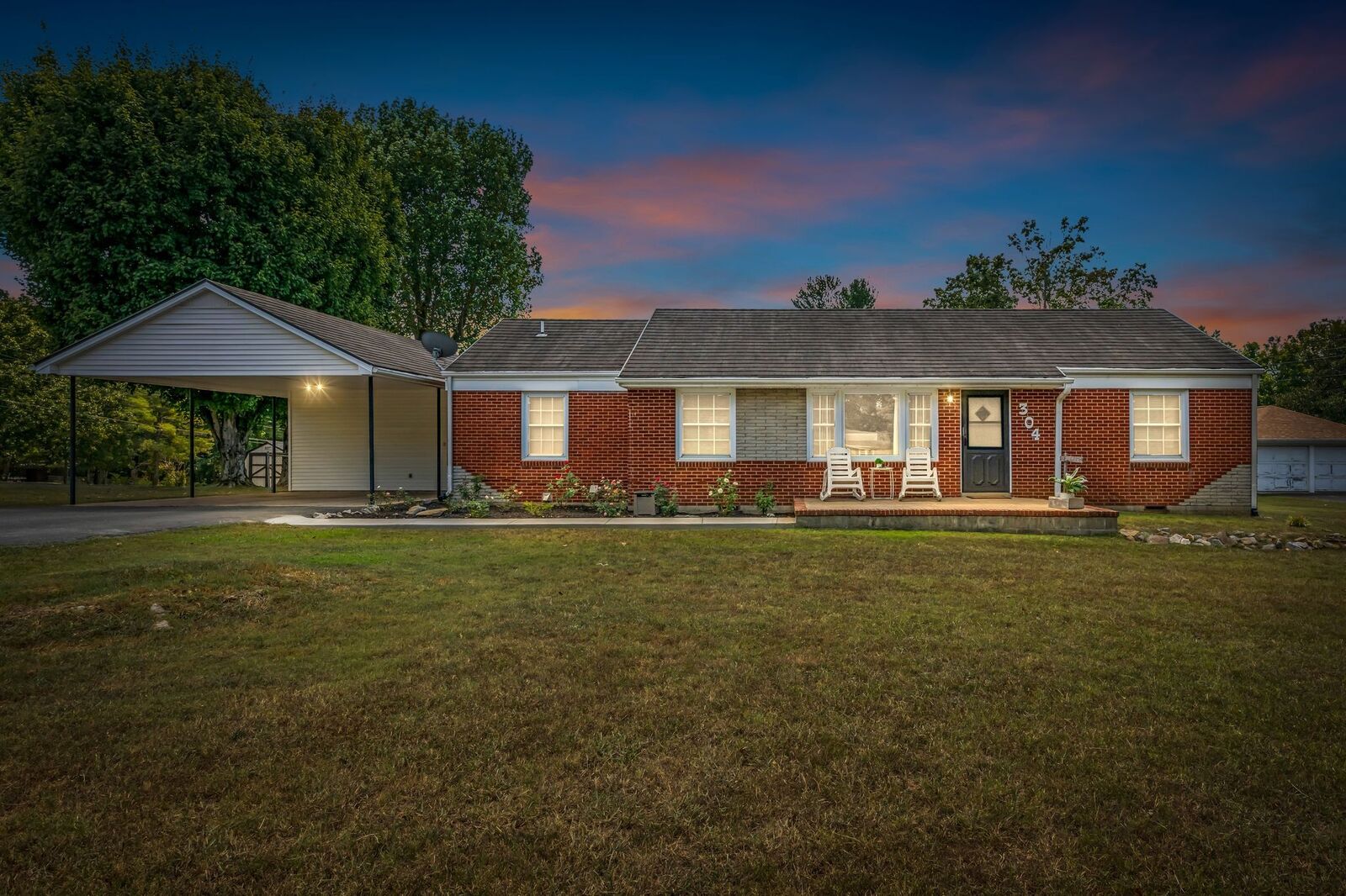 Property Photo: 304 E Overhill Dr TN 37055
