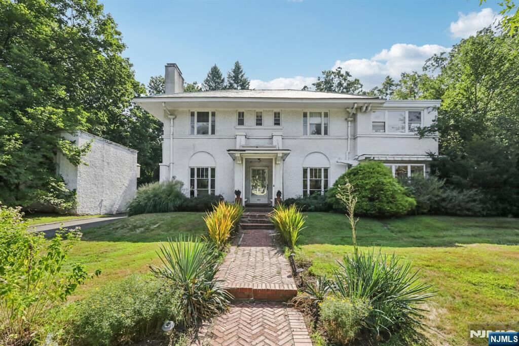 Property Photo:  299 Ridgewood Avenue  NJ 07028 