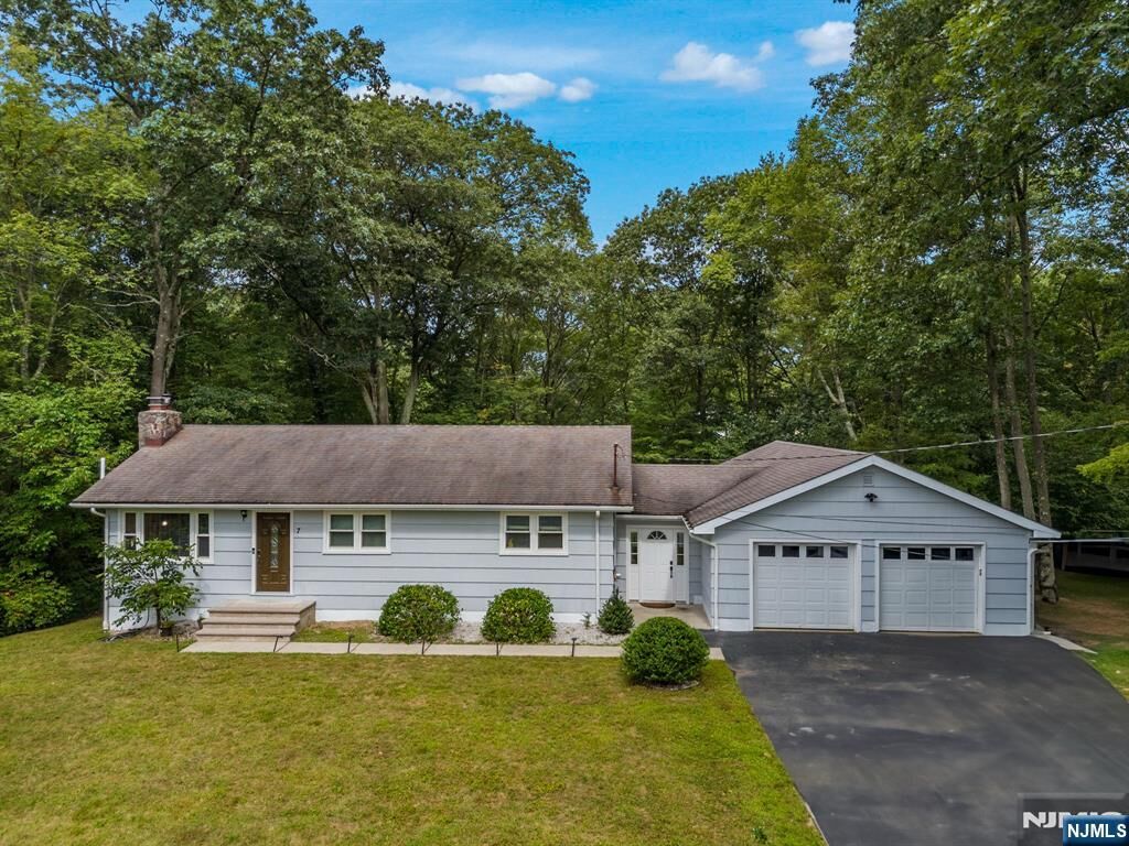 Property Photo: 7 Pawnee Trail NJ 07438
