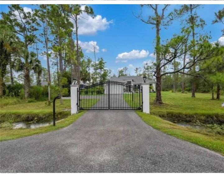 Property Photo:  3291 41st Ave NE  FL 34120 