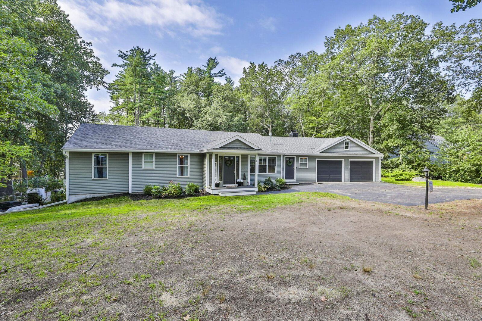Property Photo: 14 Samoset Drive NH 03079