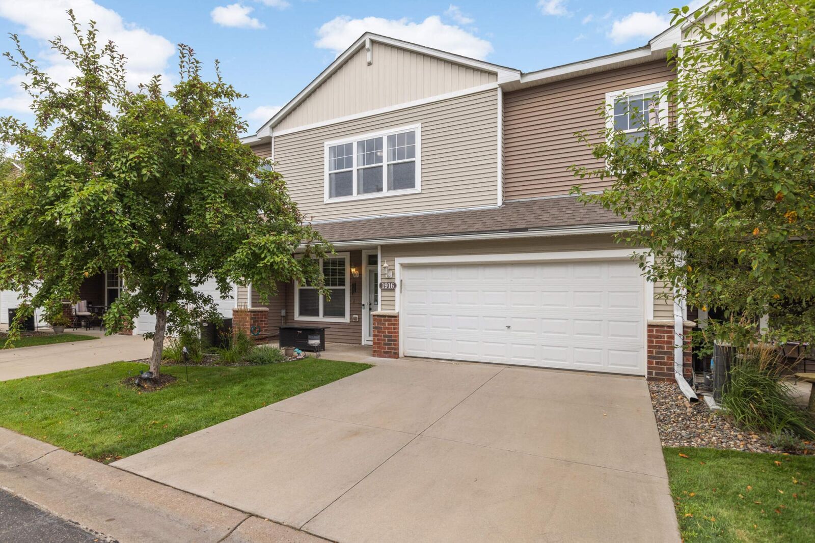 Property Photo: 1916 Rose Way 603 MN 55033