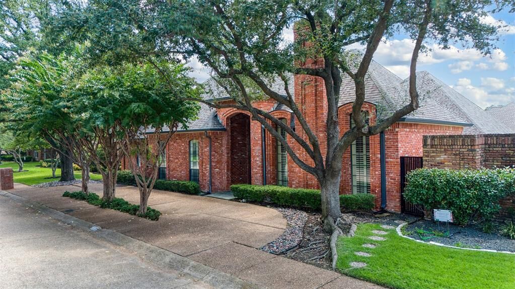 Property Photo: 6020 Fallsview Lane TX 75252
