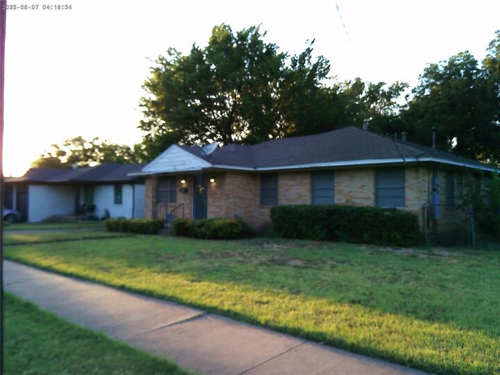 Photo de la propriété:  4421 Flo Avenue  TX 75211 